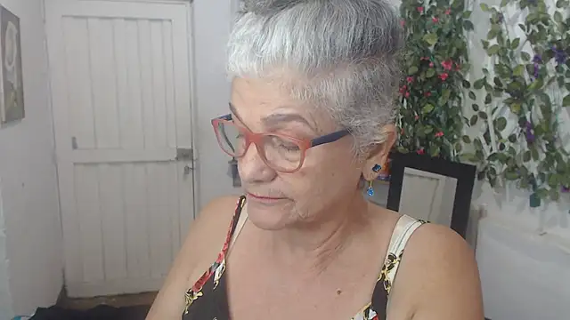 Snapshot of FunnyGrandma chatting on 03.13.25 FunnyGrandma online show from 03.13.25