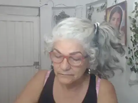 Snapshot of FunnyGrandma chatting on 09.09.25 FunnyGrandma online show from 09.09.25