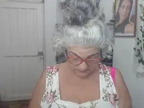 Snapshot of FunnyGrandma chatting on 09.12.25 FunnyGrandma online show from 09.12.25