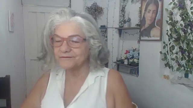 Snapshot of FunnyGrandma chatting on 09.20.25 FunnyGrandma online show from 09.20.25