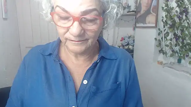 Snapshot of FunnyGrandma chatting on 09.30.25 FunnyGrandma online show from 09.30.25
