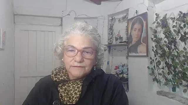 Snapshot of FunnyGrandma chatting on 10.05.25 FunnyGrandma online show from 10.05.25