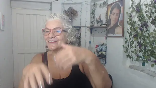 Snapshot of FunnyGrandma chatting on 10.05.25 FunnyGrandma online show from 10.05.25