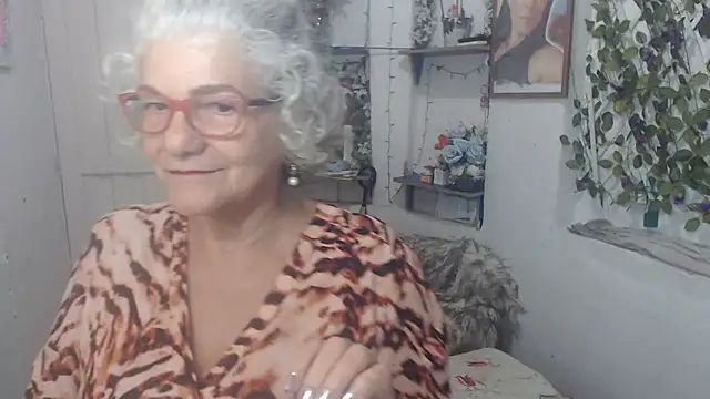 Snapshot of FunnyGrandma chatting on 10.09.25 FunnyGrandma online show from 10.09.25