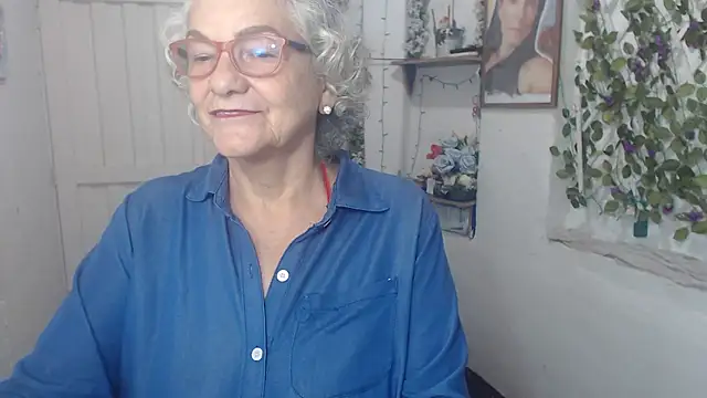 Snapshot of FunnyGrandma chatting on 10.13.25 FunnyGrandma online show from 10.13.25