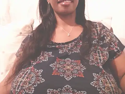 Snapshot of MissTits chatting on 03.20.25 MissTits online show from 03.20.25