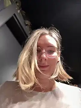 The Snowwhitee online show from 12.19.24