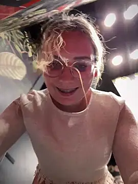 The Snowwhitee online show from 01.10.25