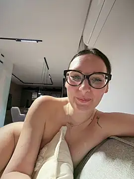 The Snowwhitee online show from 04.12.26