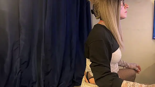 xdresserwithass online show from 12.16.25