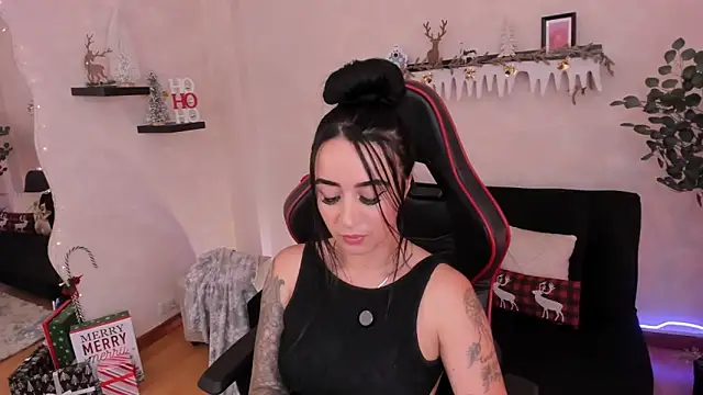 EmmyEvans1 online show from 11.12.25