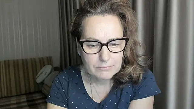 Snapshot of lauraoven chatting on 01.17.25 lauraoven online show from 01.17.25