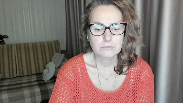 Snapshot of lauraoven chatting on 01.23.25 lauraoven online show from 01.23.25