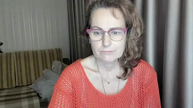 Snapshot of lauraoven chatting on 01.31.25 lauraoven online show from 01.31.25