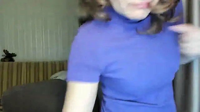 Snapshot of lauraoven chatting on 02.22.25 lauraoven online show from 02.22.25