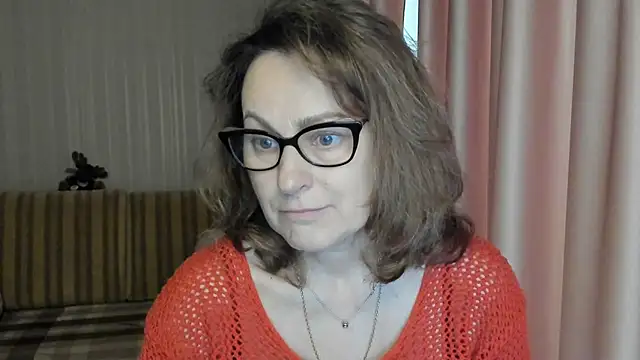Snapshot of lauraoven chatting on 03.03.25 lauraoven online show from 03.03.25