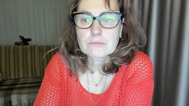 Snapshot of lauraoven chatting on 03.03.25 lauraoven online show from 03.03.25