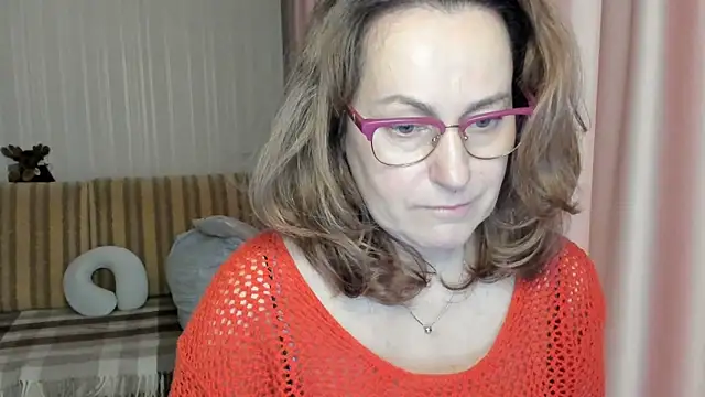 Snapshot of lauraoven chatting on 03.20.25 lauraoven online show from 03.20.25