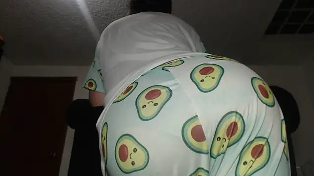 Snapshot of prettyangelsquirt chatting on 03.08.25 prettyangelsquirt online show from 03.08.25