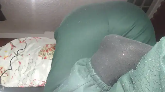 Snapshot of prettyangelsquirt chatting on 10.22.25 prettyangelsquirt online show from 10.22.25