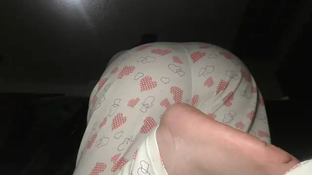 Snapshot of prettyangelsquirt chatting on 11.15.25 prettyangelsquirt online show from 11.15.25