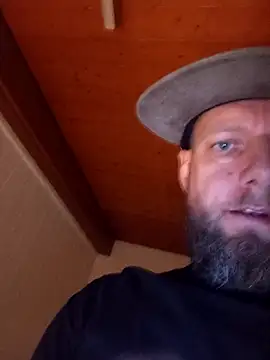 Snapshot of Kw8585kw chatting on 11.27.25 Kw8585kw online show from 11.27.25