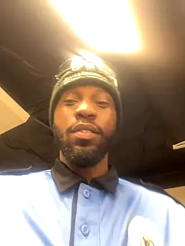 Snapshot of danieldonte chatting on 11.16.25 danieldonte online show from 11.16.25