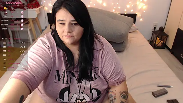 Snapshot of naughtykiss chatting on 12.08.24 naughtykiss online show from 12.08.24