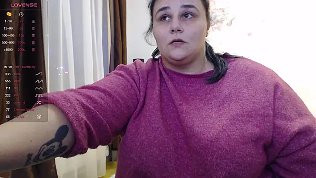 Snapshot of naughtykiss chatting on 12.13.24 naughtykiss online show from 12.13.24