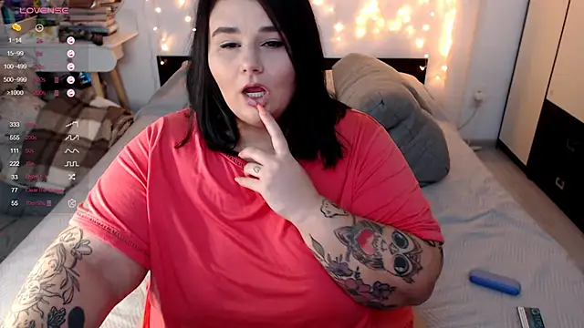 Snapshot of naughtykiss chatting on 09.11.25 naughtykiss online show from 09.11.25