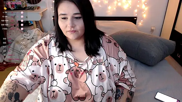 Snapshot of naughtykiss chatting on 09.27.25 naughtykiss online show from 09.27.25