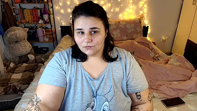 Snapshot of naughtykiss chatting on 11.13.25 naughtykiss online show from 11.13.25