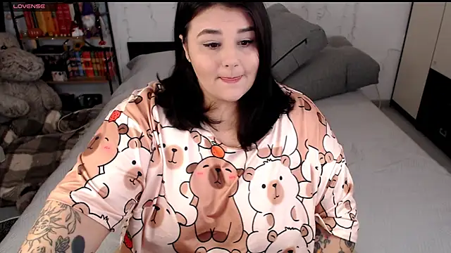 Snapshot of naughtykiss chatting on 11.21.25 naughtykiss online show from 11.21.25