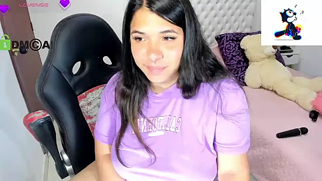 Snapshot of Karlathompson chatting on 02.10.25 Karlathompson online show from 02.10.25