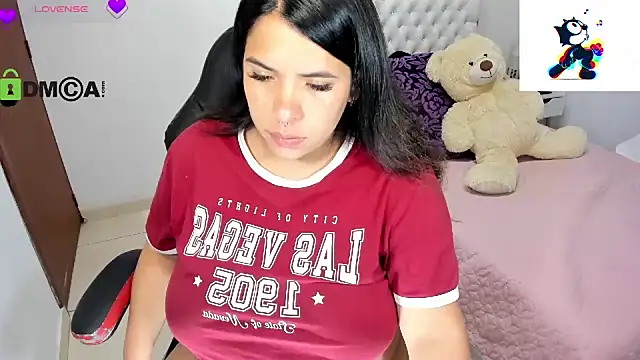 Snapshot of Karlathompson chatting on 02.12.25 Karlathompson online show from 02.12.25