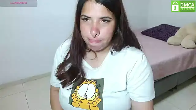 Snapshot of Karlathompson chatting on 10.29.25 Karlathompson online show from 10.29.25