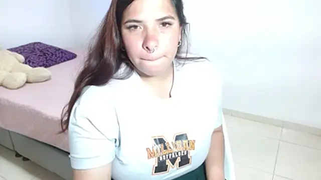 Snapshot of Karlathompson chatting on 11.04.25 Karlathompson online show from 11.04.25