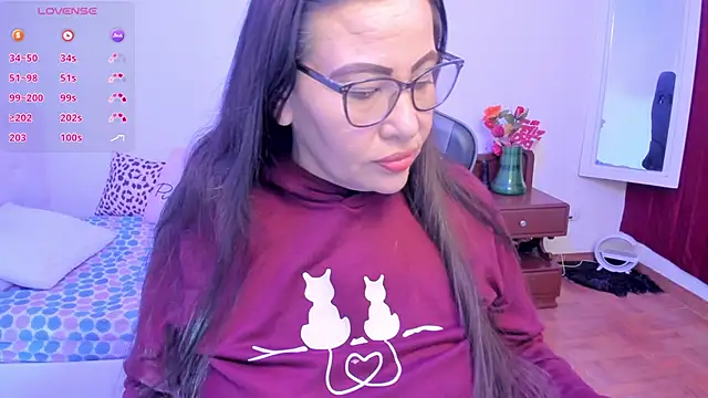 esmeralda milf online show from 10.19.25