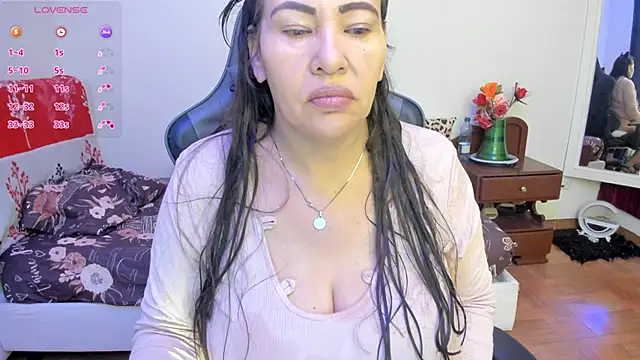 esmeralda milf online show from 12.01.25