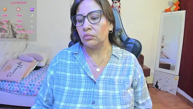 esmeralda milf online show from 03.29.26