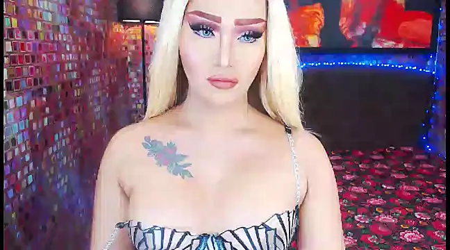 Snapshot of KylieMaxwellCaulfield_TS chatting on 02.05.25 KylieMaxwellCaulfield TS online show from 02.05.25