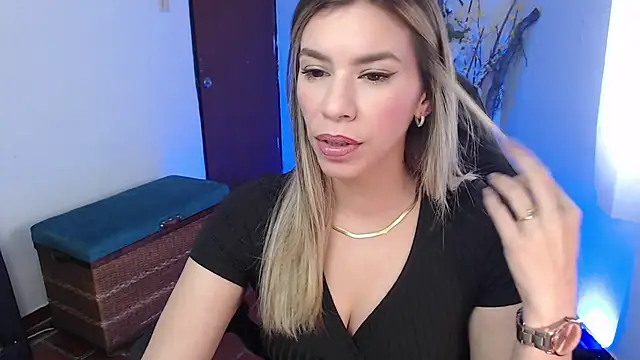 Snapshot of ms_sofia_x chatting on 12.19.25 ms sofia x online show from 12.19.25