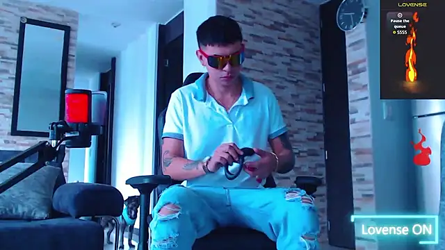 Snapshot of Lobito_xxxl chatting on 11.21.25 Lobito xxxl online show from 11.21.25