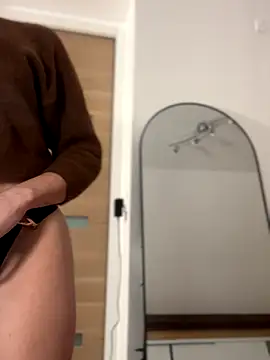 Snapshot of LalieFR chatting on 11.23.25 LalieFR online show from 11.23.25