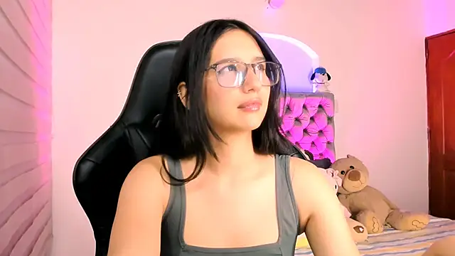 Snapshot of Luniverse chatting on 11.27.25 Luniverse online show from 11.27.25