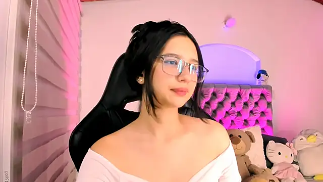 Snapshot of Luniverse chatting on 12.01.25 Luniverse online show from 12.01.25