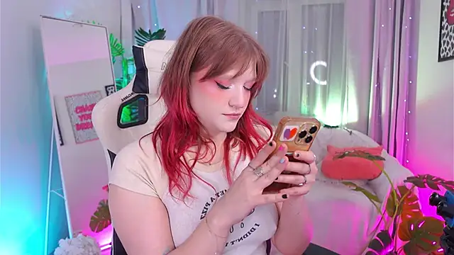 Snapshot of Crazy_Wine chatting on 10.23.25 Crazy Wine online show from 10.23.25