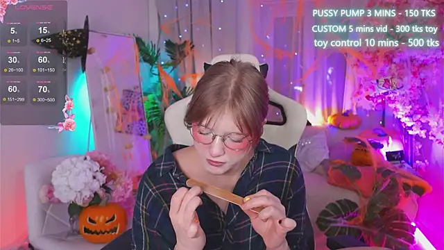 Snapshot of Crazy_Wine chatting on 10.31.25 Crazy Wine online show from 10.31.25