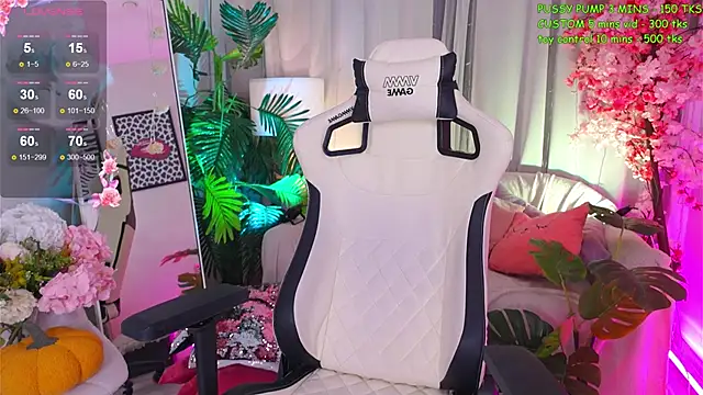 Snapshot of Crazy_Wine chatting on 11.19.25 Crazy Wine online show from 11.19.25