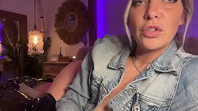 cyberchickie maria online show from 02.23.25
